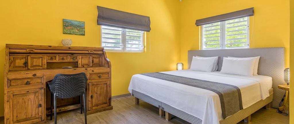 Primary bedroom with king-size bed at Villa Cuchita