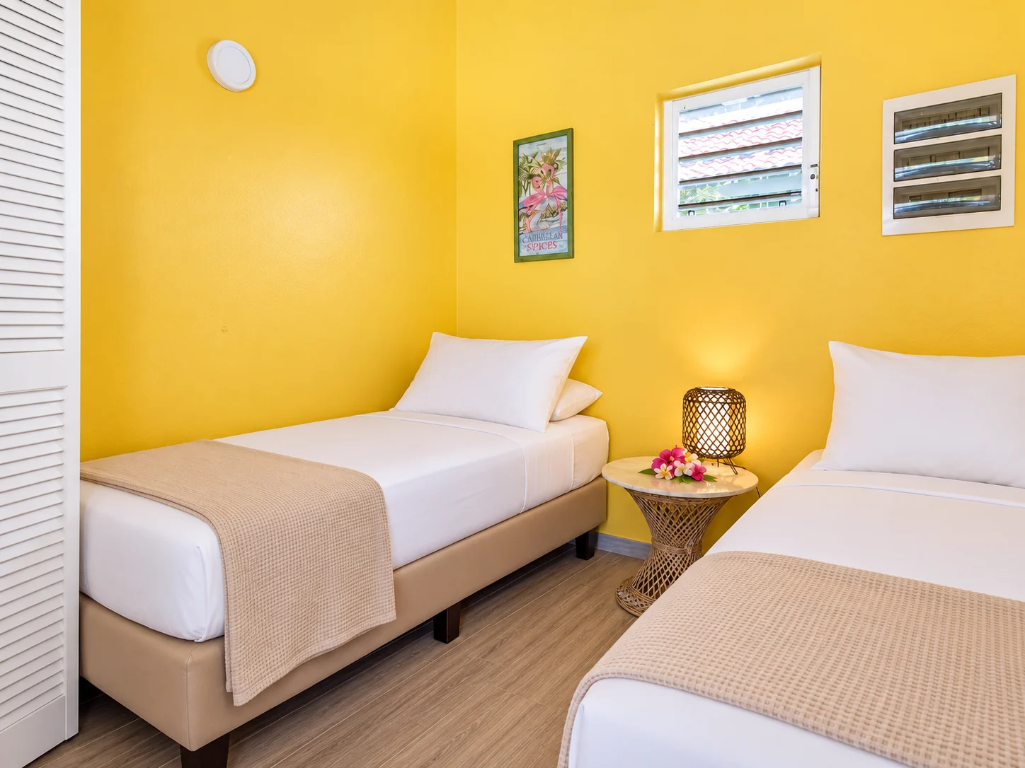 Bedroom 3 with two single beds at Villa Cuchita